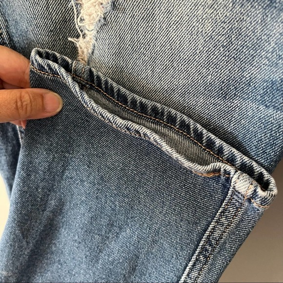 Hollister Ultra High-Rise Distressed Mom Jean 32x29 - Picture 5 of 12